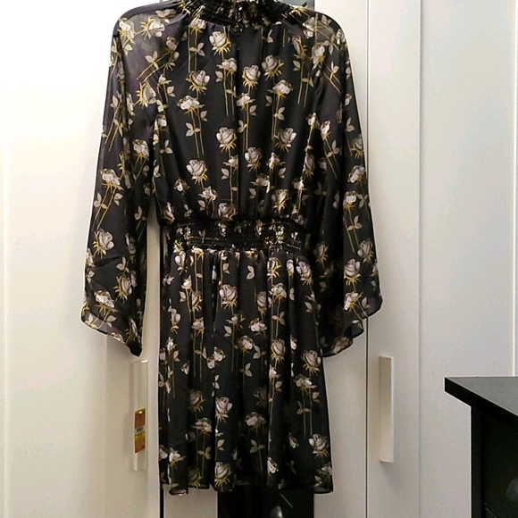 Dress - Picture 2 of 5